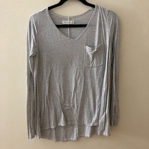 Long sleeve gray&white striped long sleeve shirt